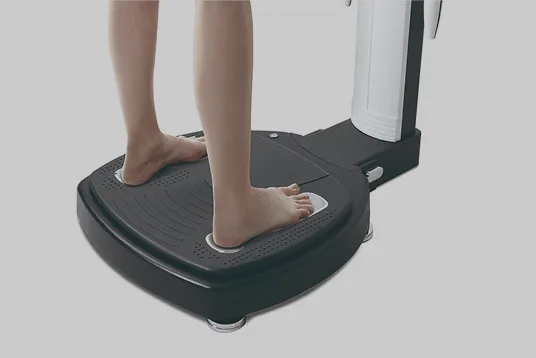 INBODYの測定を受ける足元の画像